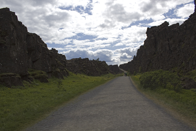 2011-07-08_15-17-45 island.jpg - Im Pingvellir, dem Nationalheiligtum derIslnder